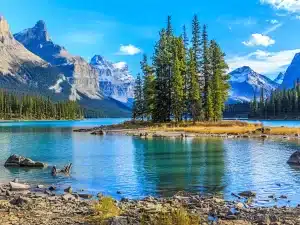 Canada’s Travel & Tourism Sector to Reach Record Levels in 2025 But Risks Are Emerging